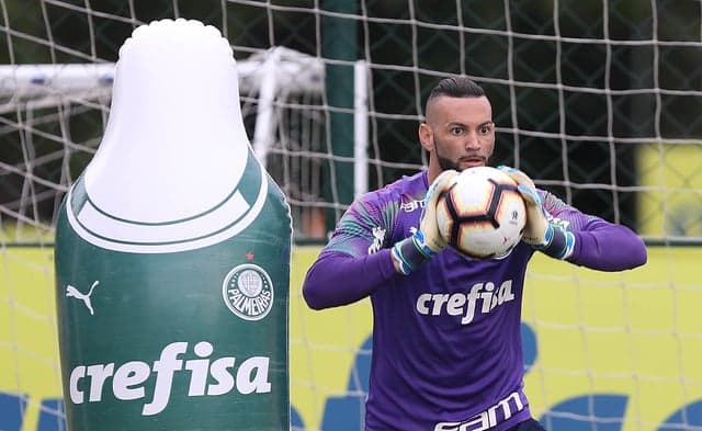 Weverton defende Palmeiras das constantes críticas por atuações pouco convincentes