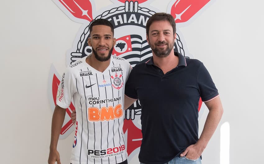 Everaldo assinou com o Corinthians até o fim de junho de 2023