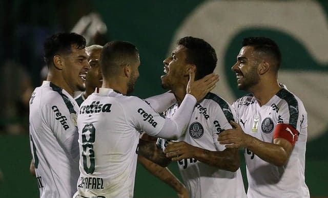 No último jogo oficial fora de casa, o Palmeiras venceu a Chapecoense por 2 a 1, em Santa Catarina