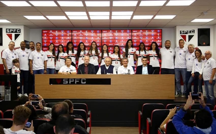 Apresentação do time de vôlei do São Paulo
