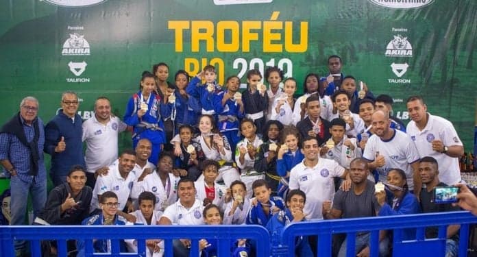 Geração UPP venceu a sexta etapa do Circuito Rio Mineirinho de Jiu-Jitsu (Foto: Flash Sport)