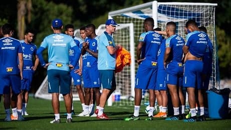 Rogério não perdeu tempo e já iniciou os trabalhos de campo com o grupo de jogadores da Raposa
