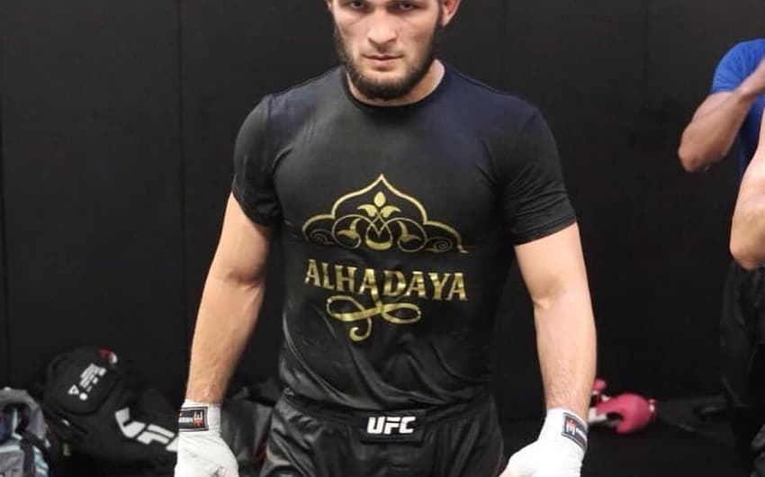 Khabib tenta chegar a incrível marca de 28 vitórias e nenhuma derrota no MMA profissional (Foto: Reprodução/Instagram)