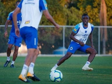 Joel voltou ao time do Cruzeiro após passar por outros clubes e quase encerrar a carreira por um problema no coração