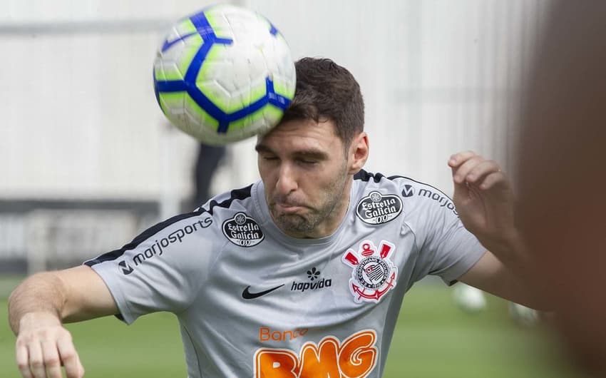 Mauro Boselli é a grande dúvida do Corinthians para o jogo contra o Avaí