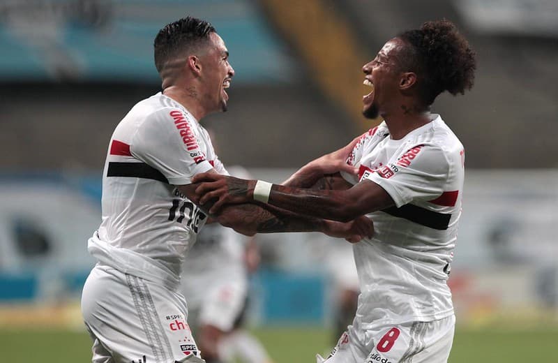 Luciano e Tchê Tchê foram os autores dos gols da virada contra o Grêmio, por 2 a 1