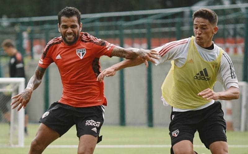 Treino entre os profissionais e o Sub-20 do São Paulo