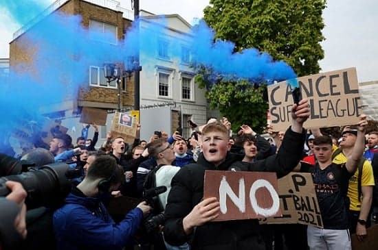 Chelsea x Brighton - Protesto Superliga Europeia