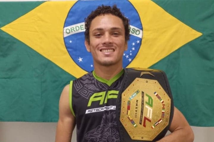 Após defender cinturão no México, Igor Siqueira sonha em lutar no UFC