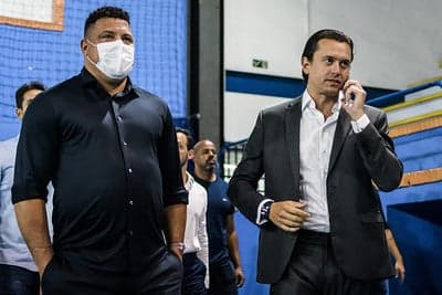 Ronaldo, ao lado de Sérgio Santos Rodrigues, confirmou que fará a compra de 90% da SAF do Cruzeiro após mudança no acordo aprovada pelo Conselho