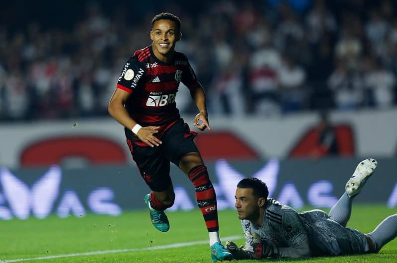 São Paulo x Flamengo - Lázaro comemora