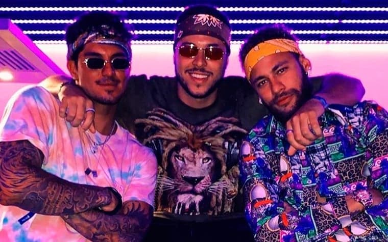 Neymar Nene E Lucas Lima Gabriel Medina Recebe Boleiros Em Festão De Aniversário Lance