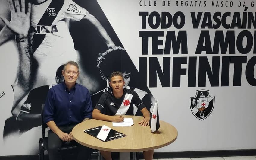 Paulinho Participa De Atividade Com Elenco Principal Do Vasco - Lance!