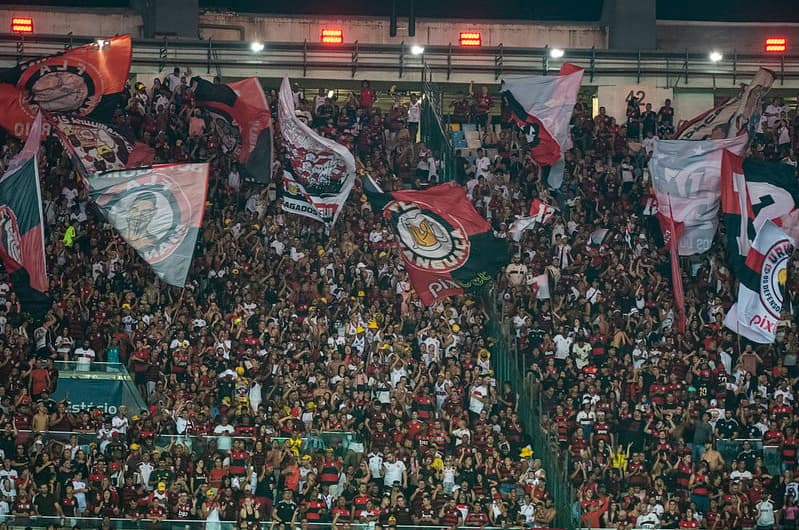 Fluminense x Flamengo - torcida do Flamengo no Maracanã