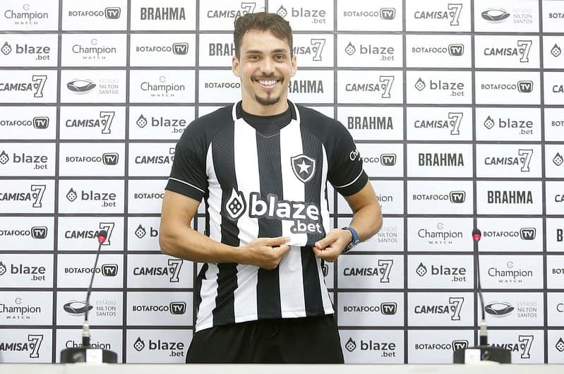 Carlos Eduardo - Uniforme Botafogo