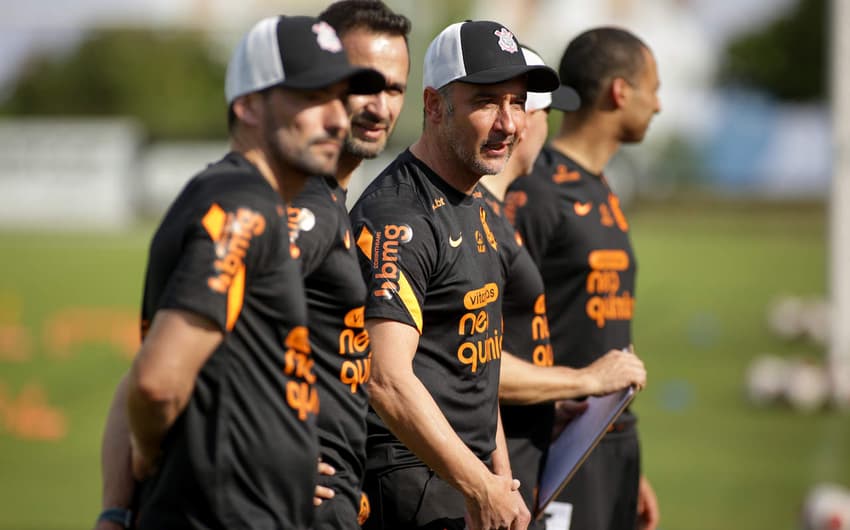 Vitor Pereira e comissão técnica - Corinthians