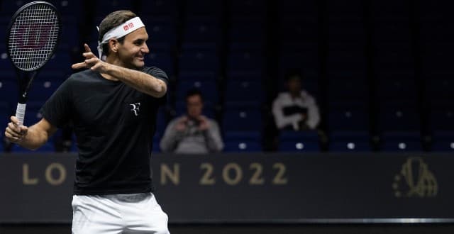 Roger Federer treina na O2 Arena em Londres