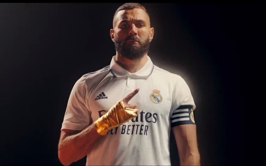 Bola De Ouro Adidas E Real Madrid Homenageiam Benzema Após Conquista