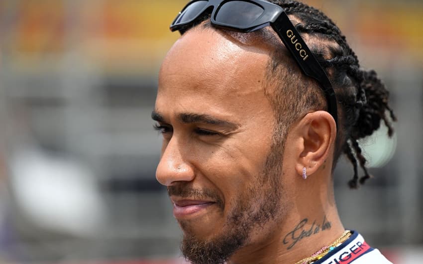 Qual é o tamanho da fortuna de Lewis Hamilton, piloto da Fórmula 1
