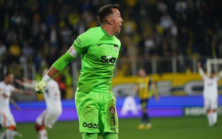 Fenerbahçe estreia na Liga Turca com vitória sobre o Besiktas