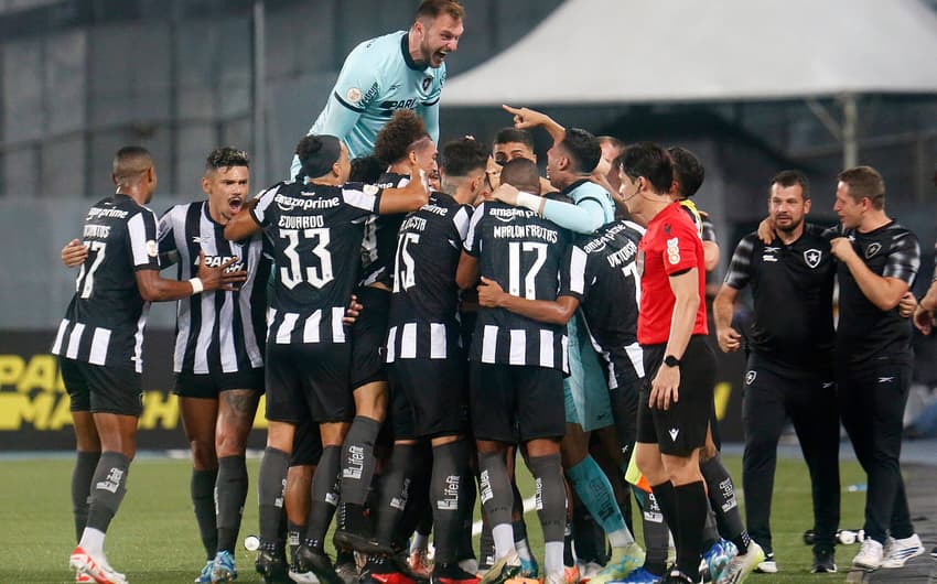 Coritiba x Botafogo: Palpites Brasileirão - 29/11