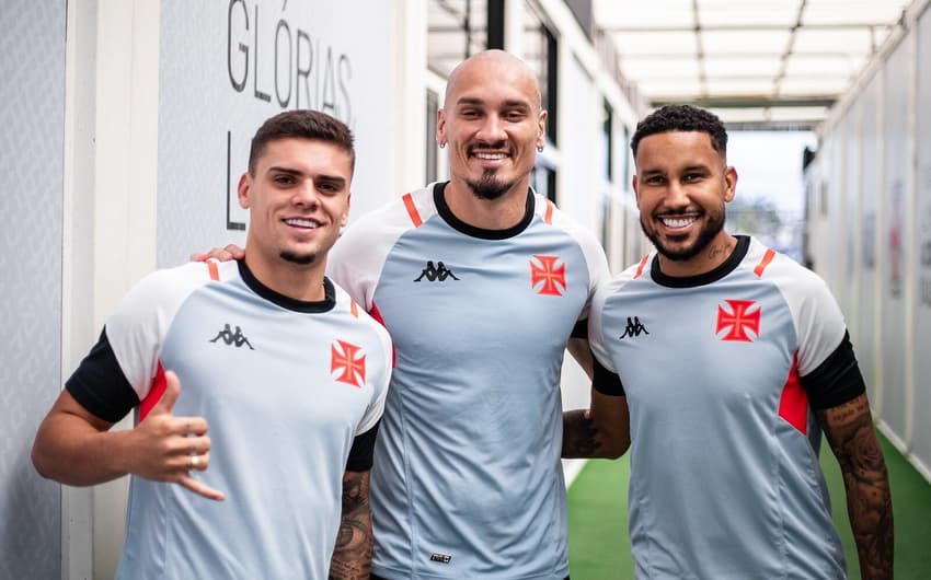 Elenco do Vasco inicia prétemporada para 2024; veja programação
