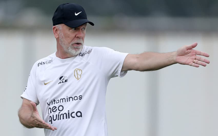 Corinthians-Treino-Mano-Menezes-scaled-aspect-ratio-512-320