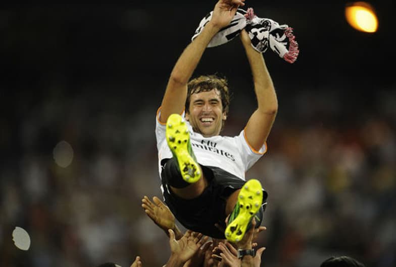 Raúl chegou a encerrar sua carreira em 2013, em um jogo despedida entre o Al-Sadd e Real Madrid (AFP PHOTO/ PEDRO ARMESTRE)