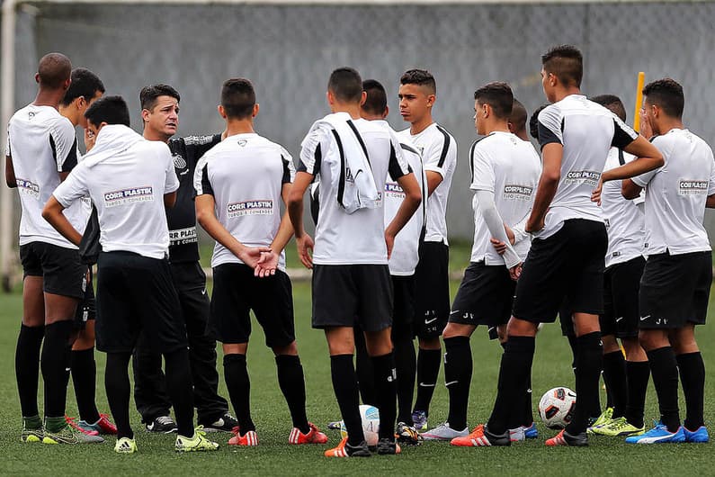 Aarão Alves e sub-17 do Santos