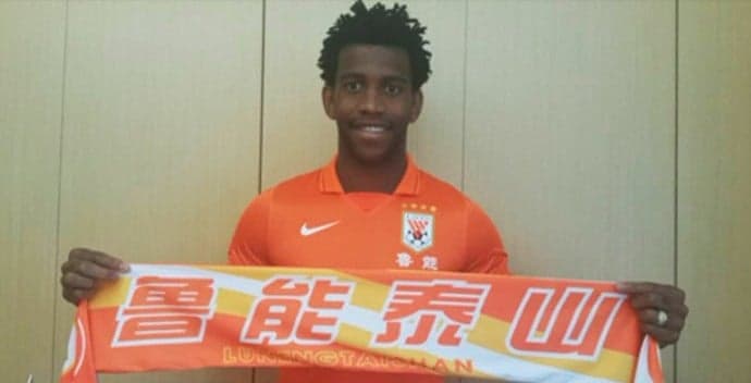 Gil - Shandong Luneng (Foto: Reprodução / Twitter)