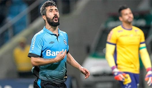 Grêmio x Cruzeiro - Campeonato Brasileiro - Douglas e Fábio (Foto: Guilherme Testa/Fotoarena/LANCE!Press)