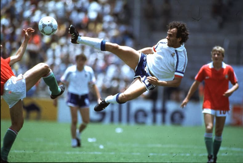 Um dos maiores ídolos do futebol francês, Michel Platini também está presente na lista (Foto: Intercontinental Press)