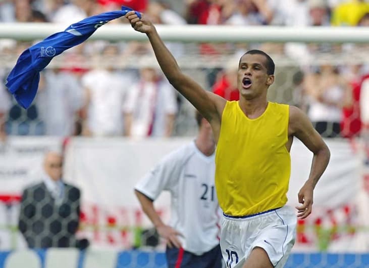 Contra os ingleses, Rivaldo marcou o gol de empate do Brasil no fim do 1º tempo