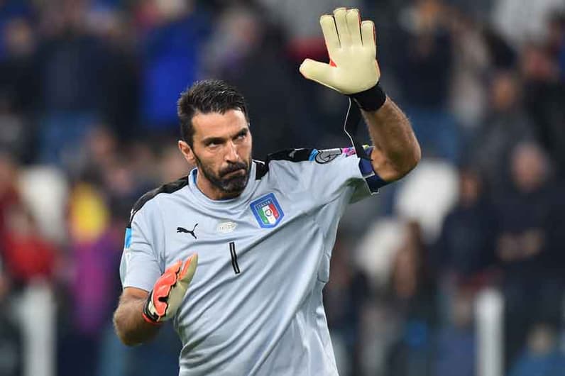 Um dos maiores goleiros da história, Buffon é o jogador com mais jogos pela Itália (Foto: Giuseppe Cacace / AFP)