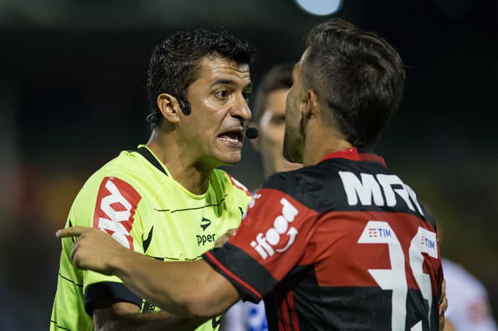 Sandro Meira Ricci - Arbitro durante o clássico entre Flamengo e Fluminense