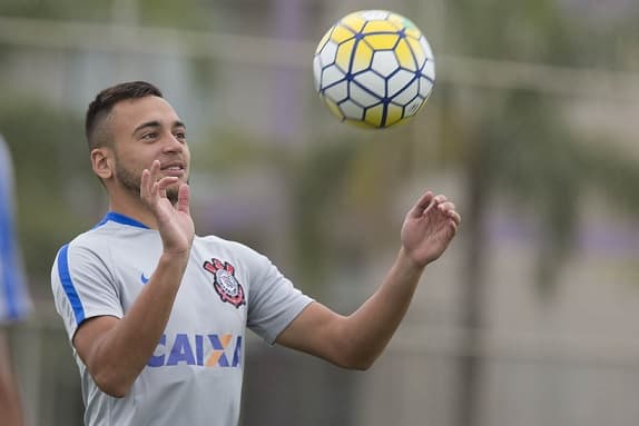 Maycon está de volta ao Corinthians