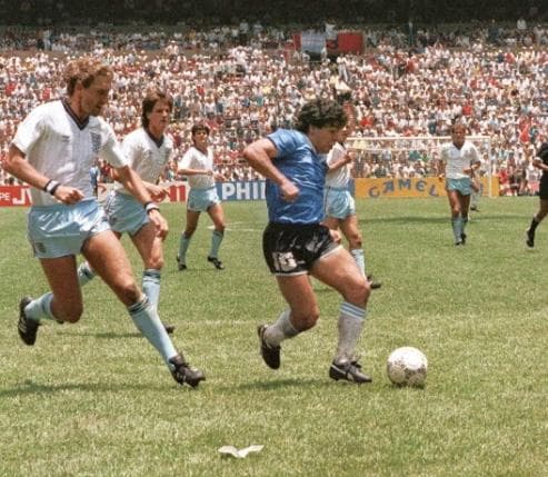 Argentina 2x1 Inglaterra (Foto: AFP)