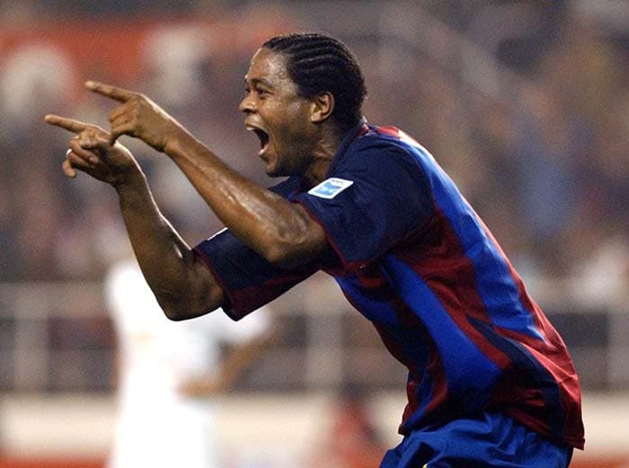 14º) O holandês Patrick Kluivert marcou 29 gols com a camisa de Barcelona e Ajax