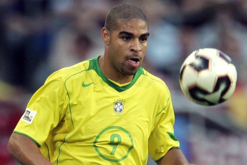 Com cinco gols anotados, Adriano Imperador foi o artilheiro da edição de 2005, vencida pelo Brasil