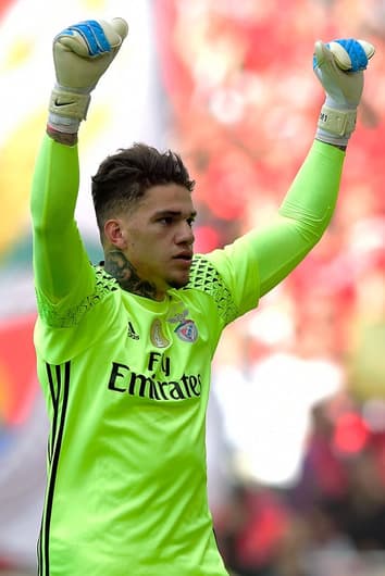 O goleiro Ederson já definiu sua situação e trocou o Benfica pelo Manchester City