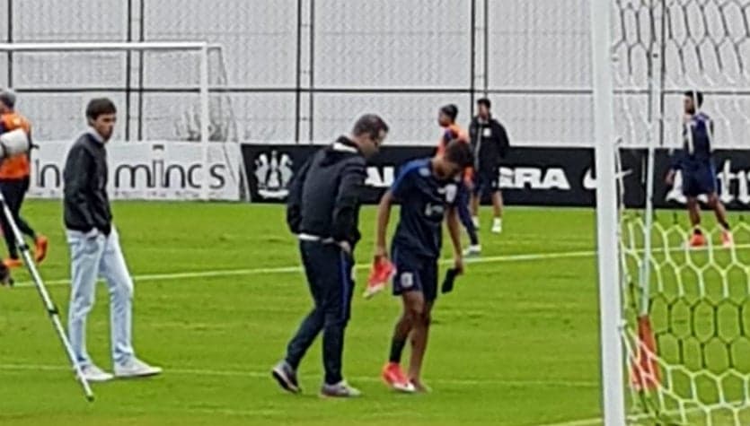 Pedrinho se lesiona em treino