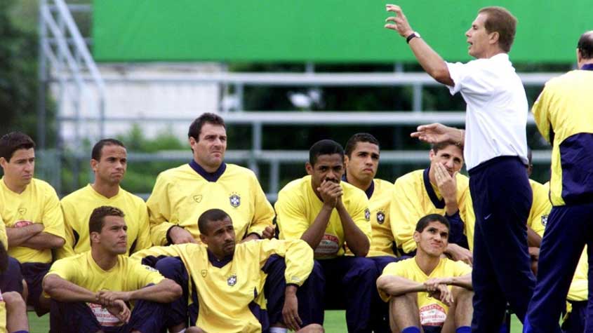 Leão como técnico da seleção brasileira em 2001