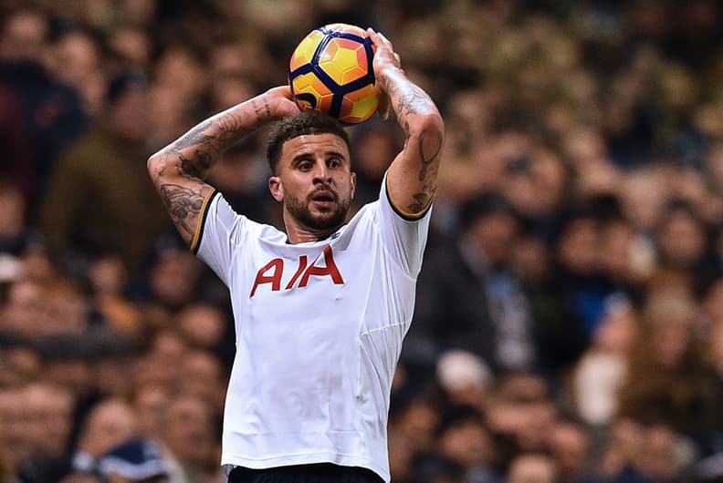 O lateral Kyle Walker foi contratado pelo Manchester City ao Tottenham por  30 milhões de libras (R$ 124 milhões)