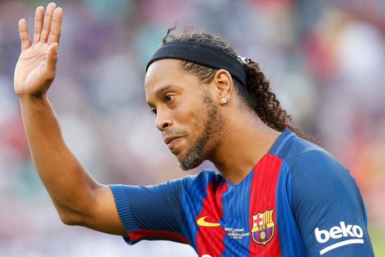 Ronaldinho Gaúcho foi outro craque que desfilou seu futebol com a camisa do Barcelona