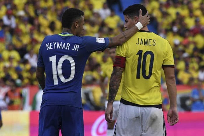 Neymar e James Rodríguez conversam após o empate por 1 a 1 entre Colômbia e Brasil