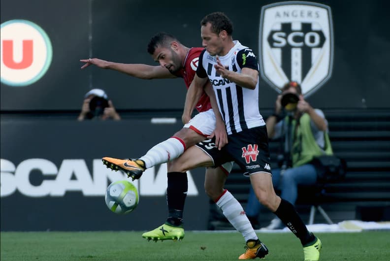 Thiago Maia - O volante ex-santista foi destaque negativo no empate sem gols do Lille com o Bordeaux, sendo expulso ainda no primeiro tempo.