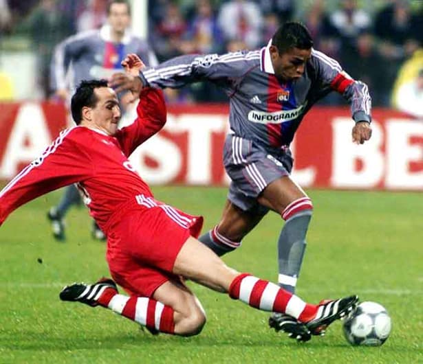 Sonny Anderson anotou 13 gols em 29 jogos pela Champions League. Fez carreira em grandes clubes da França, como Monaco e Lyon. Defendeu o Barcelona