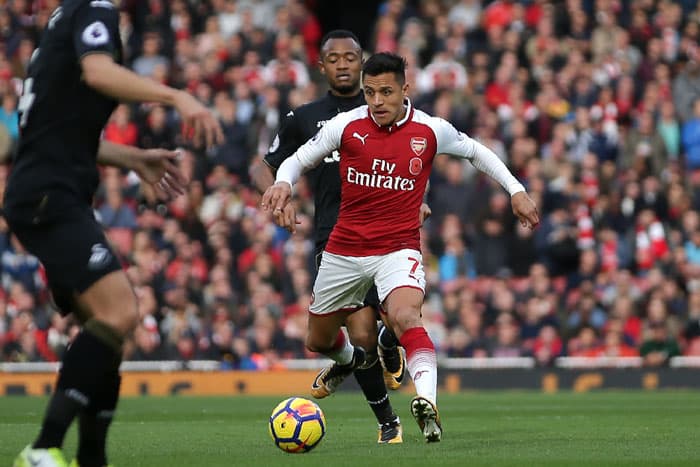 O chileno Alexis Sanchez brilhou com a camisa do River Plate em 2007. Ele também defendeu Udinese, Barcelona, e hoje é uma das estrelas do Arsenal