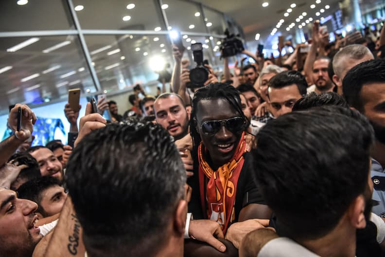 O francês Bafetimbi Gomis do Galatasaray tem 13 gols e hoje seria o artilheiro do Campeonato Turco