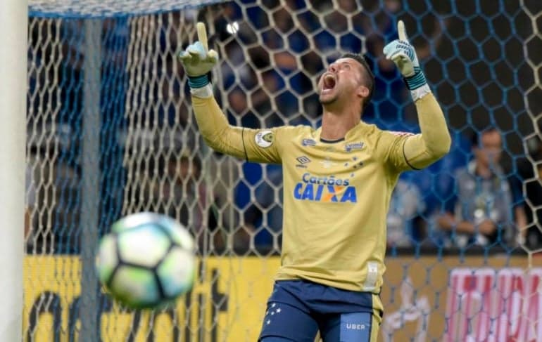 Com 12 títulos, Fábio é um dos maiores vencedores da história do Cruzeiro (Foto: Cristiane Mattos / Light Press / Cruzeiro)